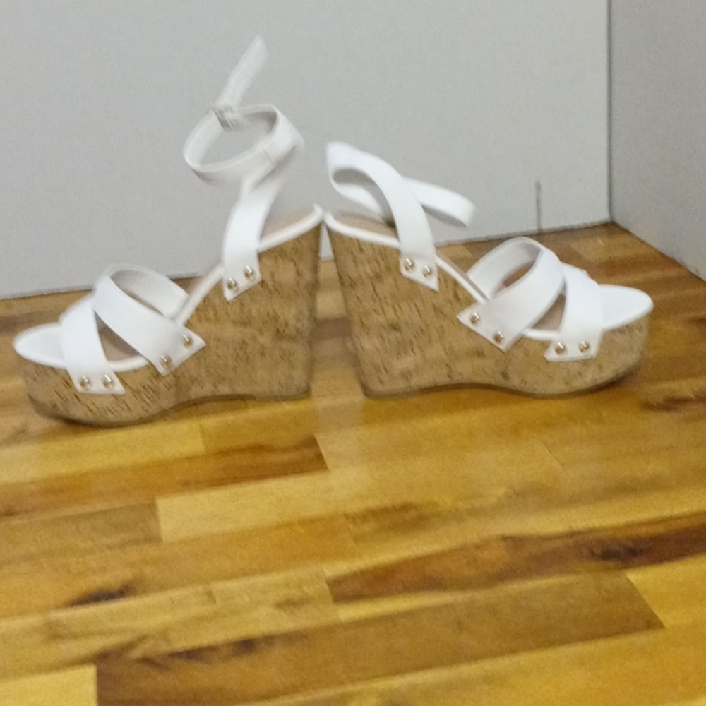 KYNDALL,Wedges, 8.5, white, SMOKE-FREE CLOSET! 🚭🛍️ - Picture 3 of 10